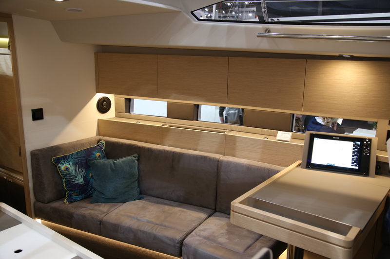 Saloon ALLURES 40.9 - Aluminium and centreboard