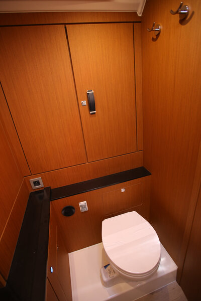 JEANNEAU YACHTS 55 - Head, owners cabin JEANNEAU YACHTS 55 presented on Salon Nautico 2025 in Barcelona